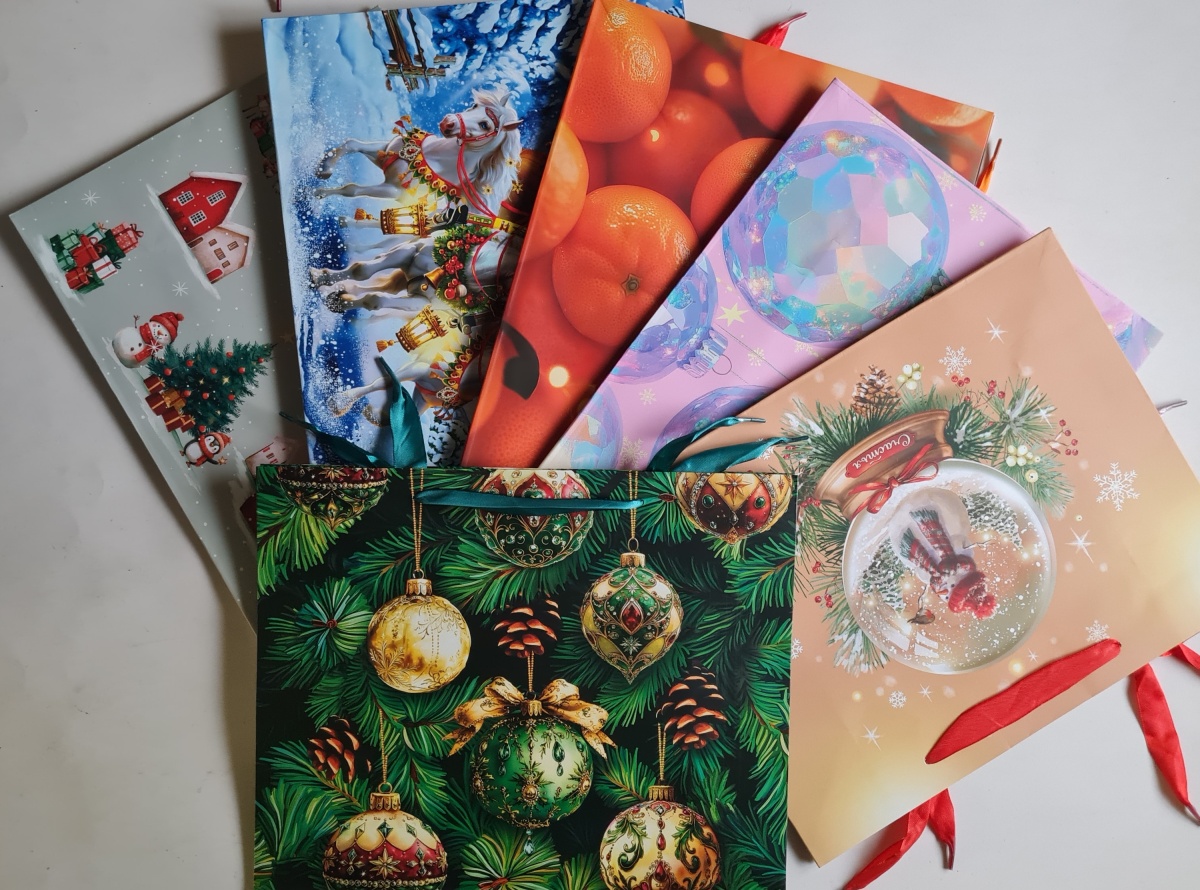 Ассортимент пакетов бумажных подарочных новогодних СТАНДАРТ ПЛЮС  (ВВ)