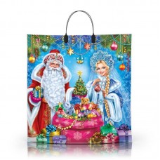 Пакет полипропиленовый новогодний с пластмассовыми ручками "Дед Мороз и Снегурочка с подарками" (Большой)