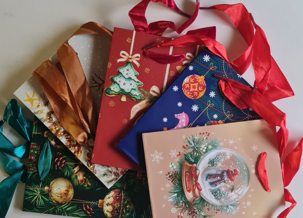 Ассортимент пакетов бумажных подарочных новогодних СТАНДАРТ ПЛЮС (DE)