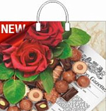 Пакет полипропиленовый с пластиковыми ручками "Красные розы и конфеты" (МАЛЫЙ)