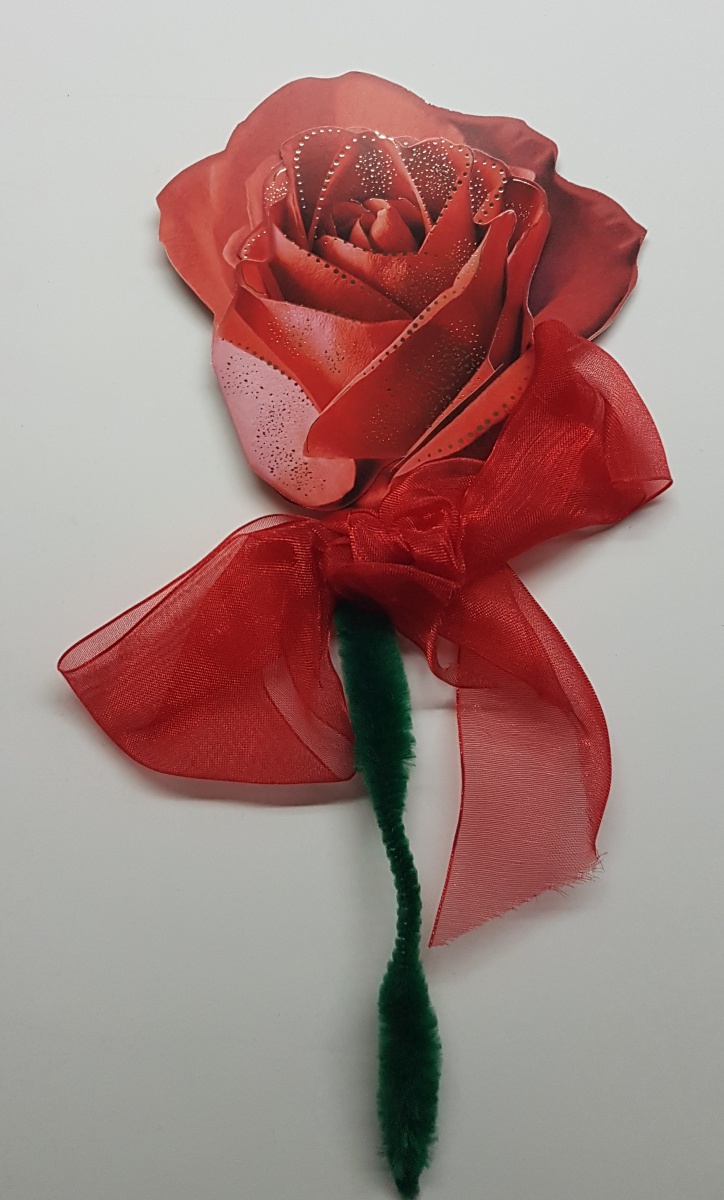 Открытка-малышка "Красная роза" с бантом