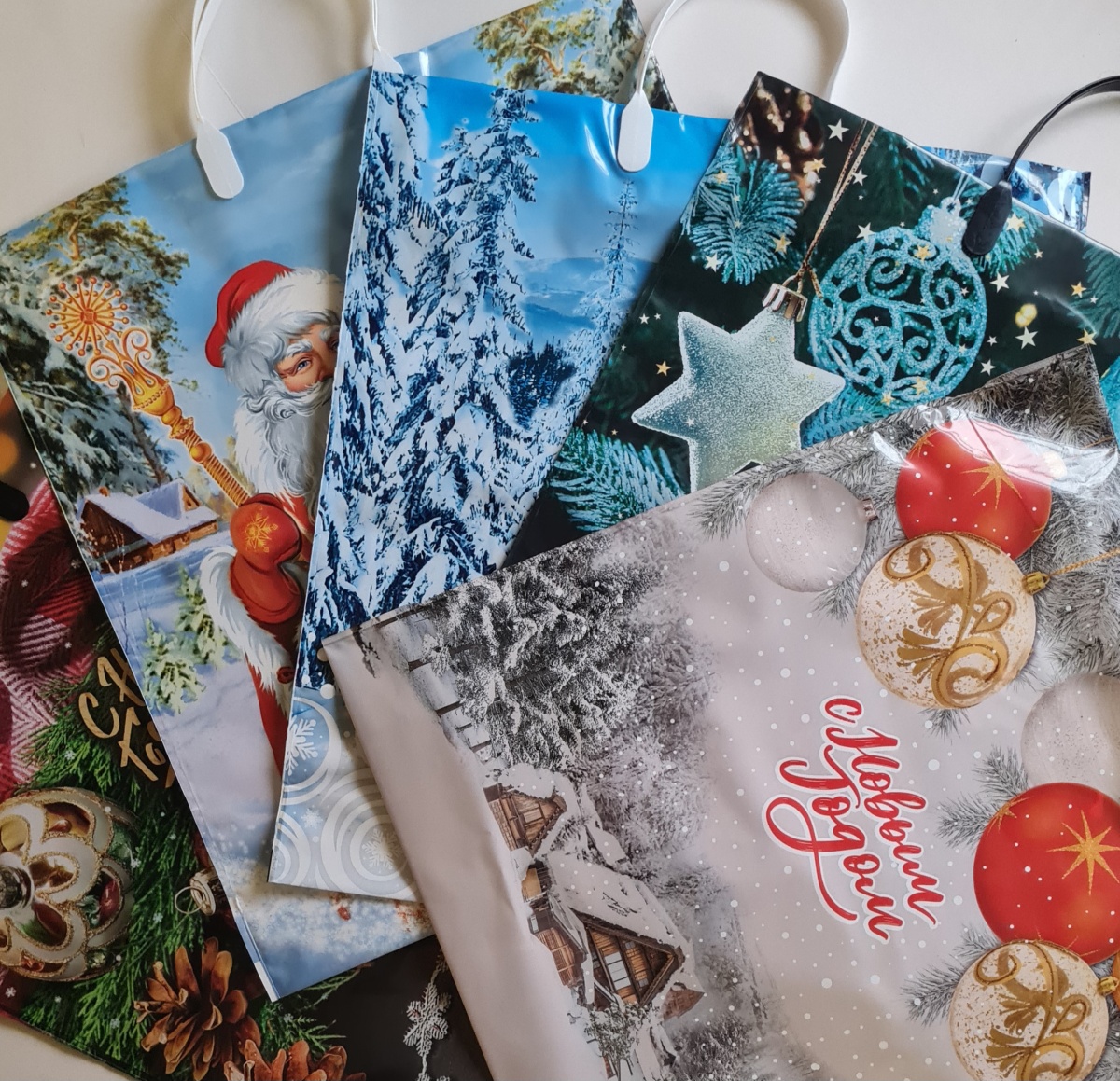 Ассортимент пакетов полипропиленовых новогодних с пластмассовыми ручками (БОЛЬШОЙ)