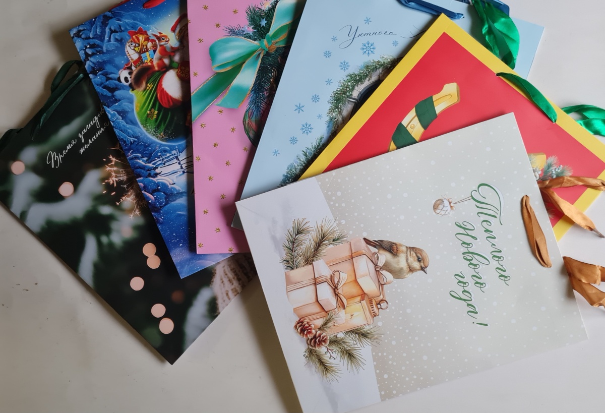 Ассортимент пакетов бумажных подарочных новогодних СТАНДРТ ПЛЮС  (АВ)