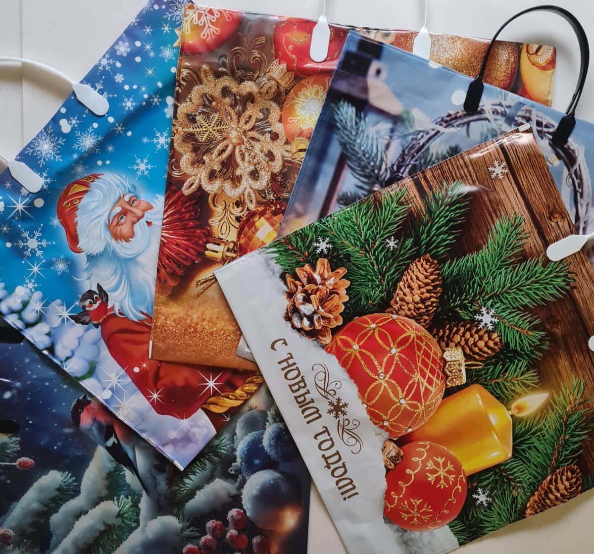 Ассортимент пакетов полипропиленовых новогодних с пластмассовыми ручками  (МАЛЫЙ)